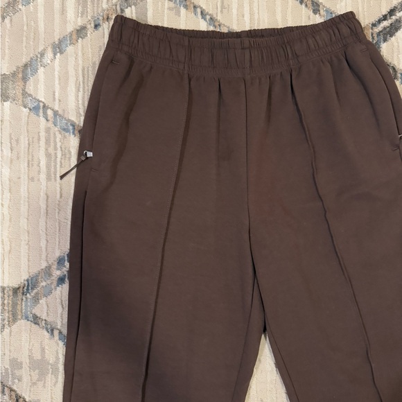 Brown High Waisted Dynamic Fleece Pintucked Sweatpants - Picture 4 of 5